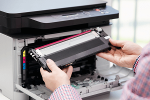 Cartușe toner compatibile sau originale? Cum alegi varianta potrivită 